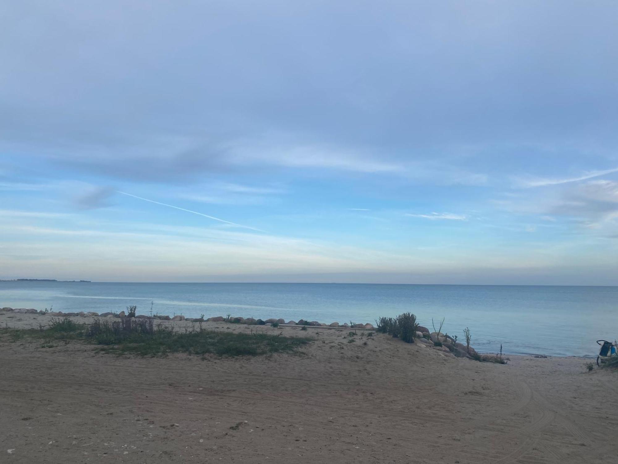 Wohnwagen Auf Dem Wulfenerhals Ca 150M Bis Zum Meer Fehmarn Luaran gambar