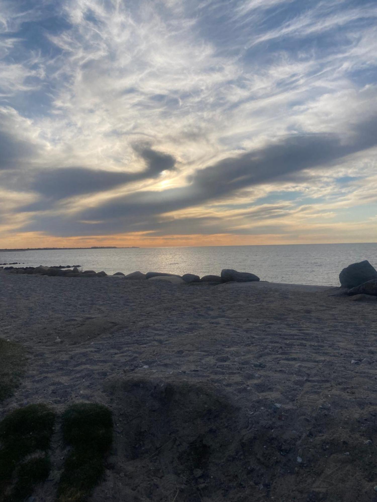 Wohnwagen Auf Dem Wulfenerhals Ca 150M Bis Zum Meer Fehmarn Luaran gambar